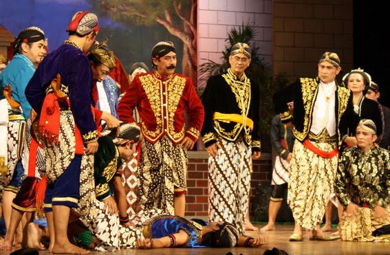Mengenal Seni Peran Teater Tradisional - UtakAtikOtak.com